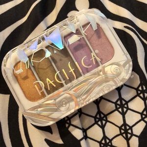 Pacifica Eye shadow pallet (5 shades)